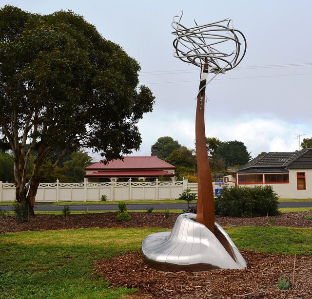 Noorat sculpture:  Artist, Col Henry (photo: Stephen D'Arcy)